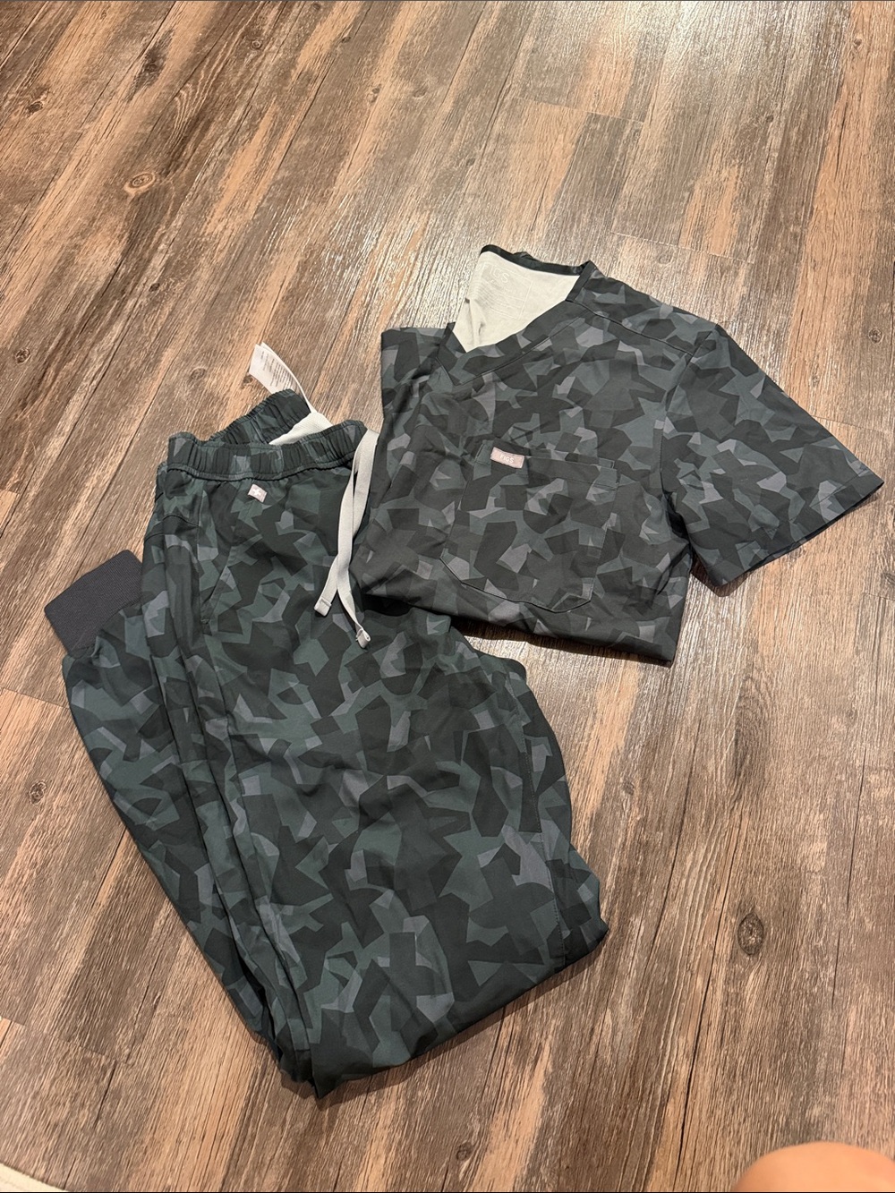 Figs Menβs Dark Gray Camouflage scrub Set - Short Sleeve Top & Jogger Pants